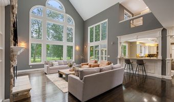 438 Club Dr, Aurora, OH 44202