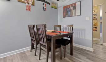 2415 N Kennicott Dr 1D, Arlington Heights, IL 60004