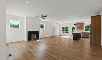 9041 Stonewall Rd, Appomattox, VA 24522