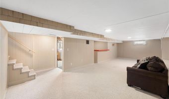 1 Woodhaven Dr, Cumberland, RI 02864