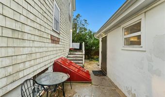 170 Franklin St, Bristol, RI 02809