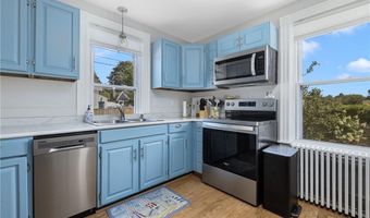 10 Eustis Ave, Newport, RI 02840