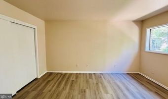 4957 AMERICANA Dr 106, Annandale, VA 22003
