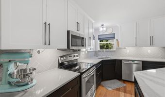 329 Gateford Dr, Ballwin, MO 63021