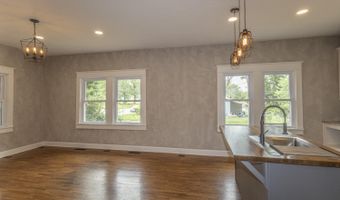703 Johnson Ave, Ava, MO 65608