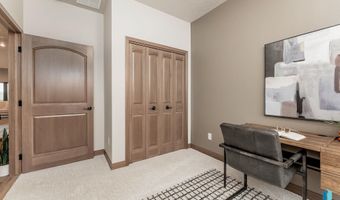 414 N Almond Ave, Brandon, SD 57005