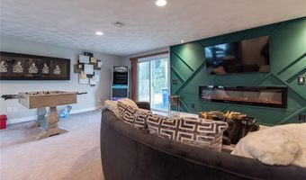 10 Flanders St, Johnston, RI 02919