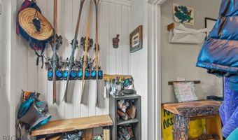 102 9th St, Belgrade, MT 59714