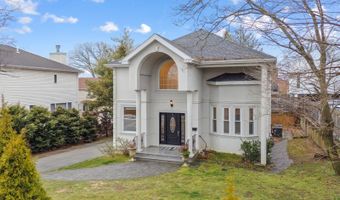 16 Arleigh Dr, Albertson, NY 11507