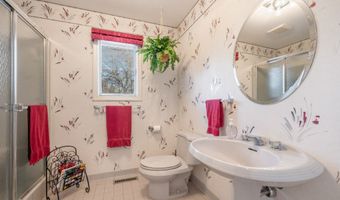 8 Summer Brook Ln, Cromwell, CT 06416