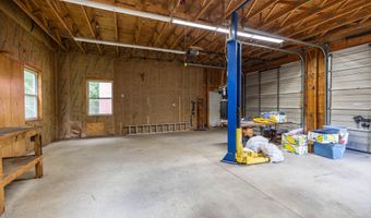 77 Knowles Rd, Belgrade, ME 04917