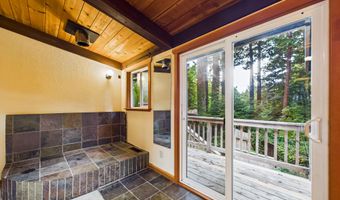 2910 Greenbriar Ln, Arcata, CA 95521