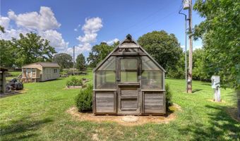 1426 E State Line Rd, Baxter Springs, KS 66713