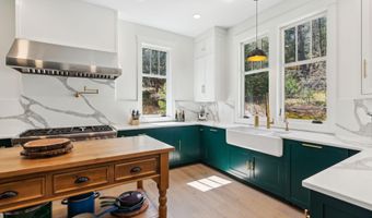 239 Hunter Way, Falmouth, ME 04105