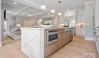6910 Providence Ln W, Charlotte, NC 28226