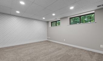 929 E NORTHWOOD Dr, Appleton, WI 54911