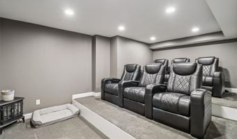 946 11th Ave SE, Altoona, IA 50009