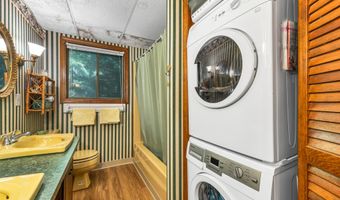 120 Big Barndoor Is, Alton, NH 03810