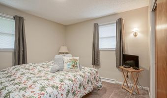 215 E LAKE Dr, Audubon, NJ 08106