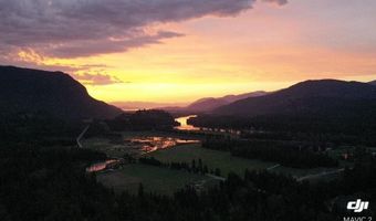 5784 River Rd, Clark Fork, ID 83811