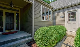 2736 Aspen Ct, Ann Arbor, MI 48108