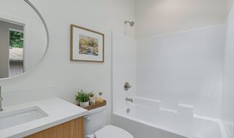 5069 SE KING Rd C, Milwaukie, OR 97222