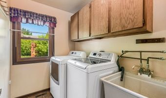 3051 N Huntington Dr, Arlington Heights, IL 60004