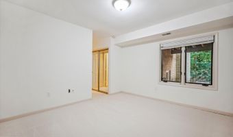 6 GOLDLEAF Ct, Bethesda, MD 20817
