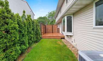 1023 W RIDGEVIEW Dr, Appleton, WI 54914