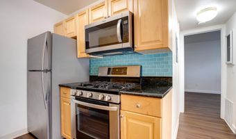 4965 AMERICANA Dr 104, Annandale, VA 22003