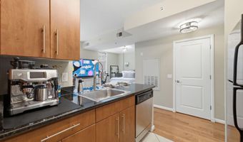 1021 N GARFIELD St 323, Arlington, VA 22201