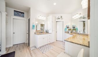 33389 S Coves Dr, Afton, OK 74331