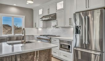 405 Club Dr W, Aurora, OH 44202