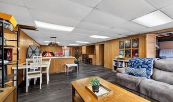 404 Oakmont Cir, Ballwin, MO 63011