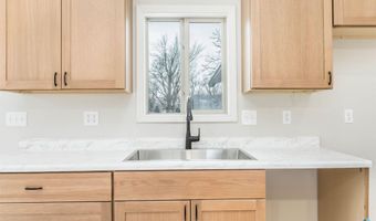 505 W Cedar St, Beresford, SD 57004