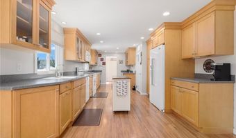 289 Oliphant Ln, Middletown, RI 02842