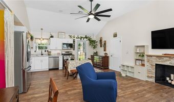 239 Richmond Dr, Warwick, RI 02888
