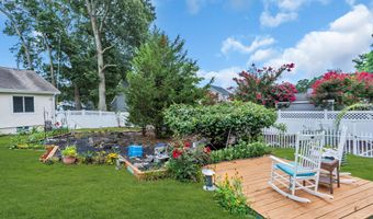 8 Laurel Ln, Bayville, NJ 08721