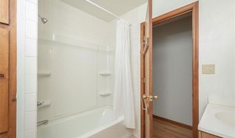918 King St, Baldwin City, KS 66006