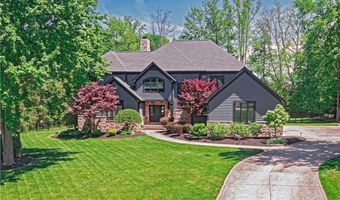 560 Club Dr, Aurora, OH 44202