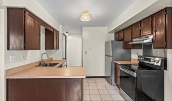 5 Woodside Dr, Albany, NY 12208