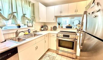 22 Dixon St, Newport, RI 02840