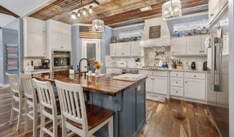 10820 W Sardis Rd, Bauxite, AR 72011