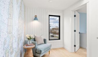 7 Wellington Ave, Newport, RI 02840