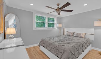 210 W Pickwick Rd, Arlington Heights, IL 60005