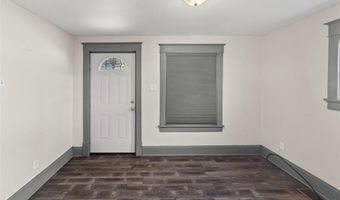 725 Park Dr, Alton, IL 62002