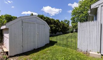 16 Courtway St, Narragansett, RI 02882