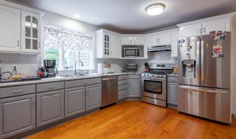 21 Tamarack Ln, Amherst, NH 03031