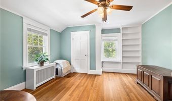 121 Commonwealth Ave, Warwick, RI 02886