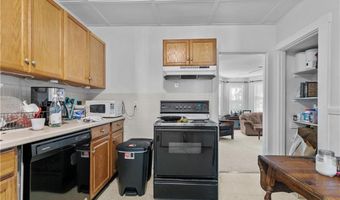 28 Young St, Newport, RI 02840